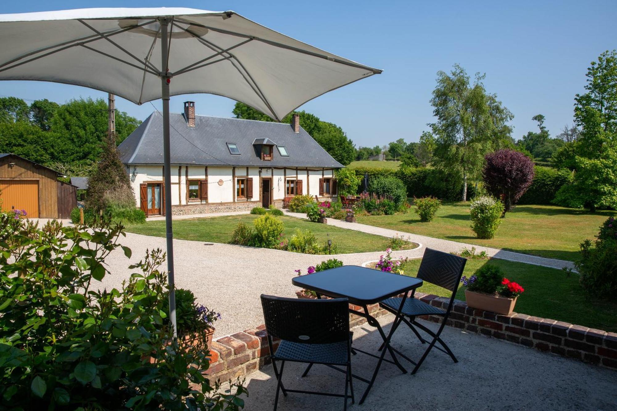 L'Etape Normande Bed & Breakfast Montroty  Exterior photo